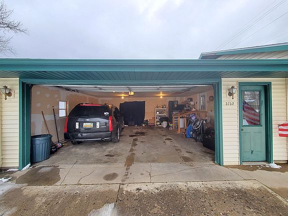 4th image of 3732 Southfield Dr