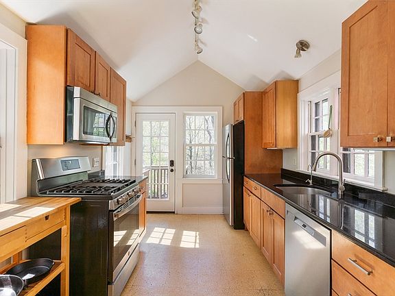 5th image of 75 School St