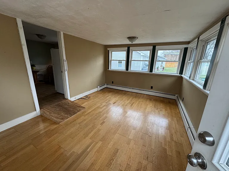 Bright, sunny sunken bonus room off the kitchen. Can be used as den and dining room.