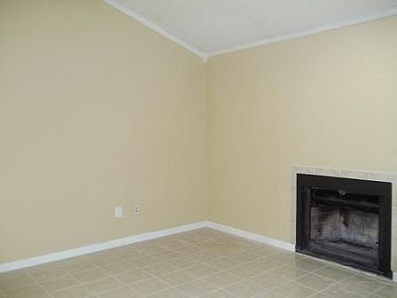 5th image of 920 Marilyn Dr