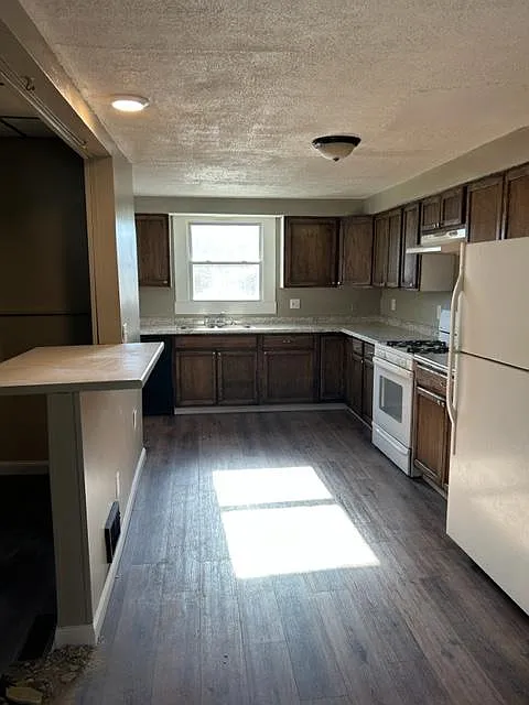 1519 Victoria Ave