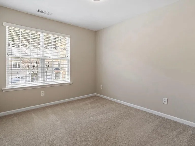 305 Anterbury Dr — Photo 36