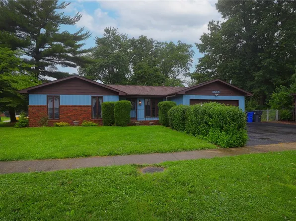 3645 N Meadowlark Dr, Decatur, IL 62526