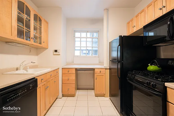 Sold by Sotheby's International Realty | media 17