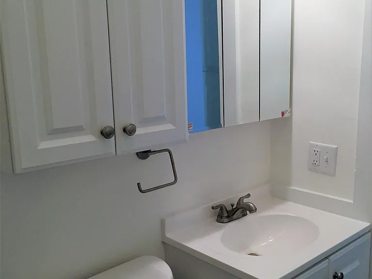 211 Athens St — Photo 17