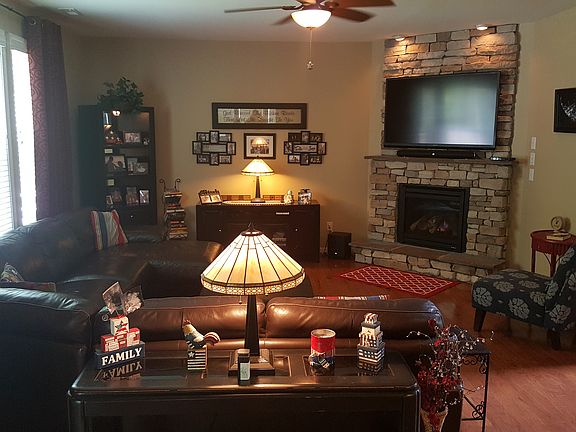 3rd image of 401 Queensbury Ln