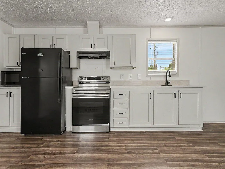 25024 Twin Oaks Dr — Photo 6