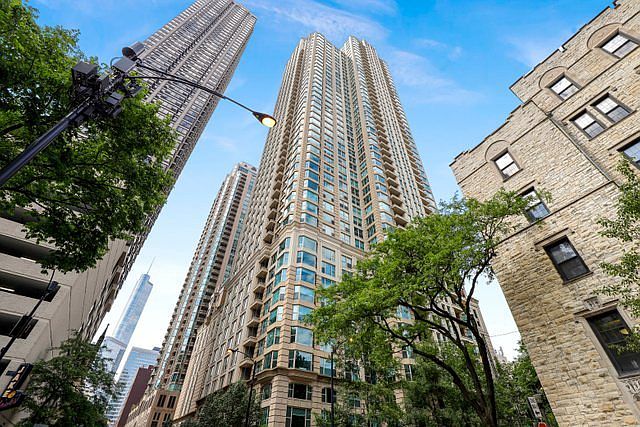 1st image of 25 E Superior St APT 3801