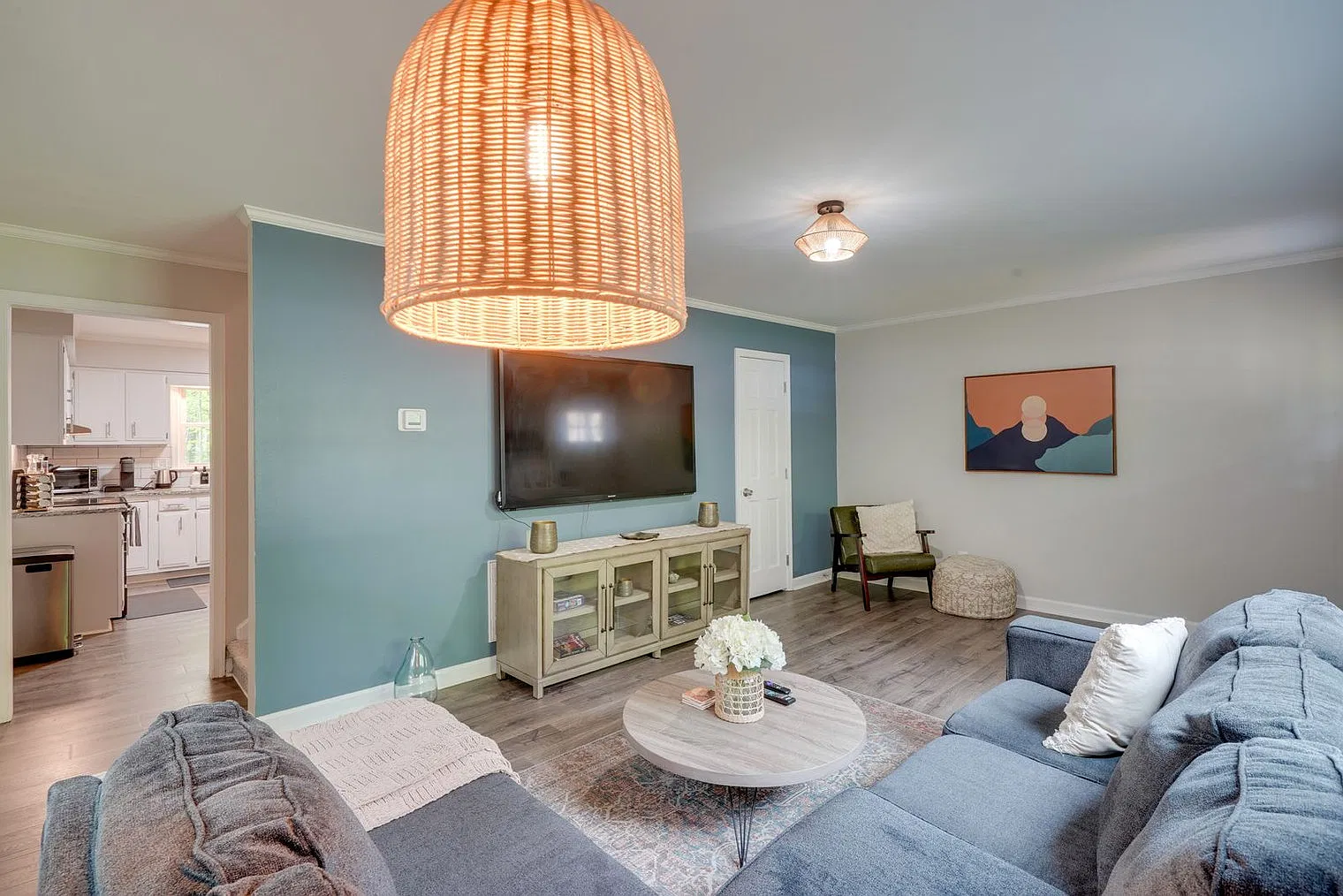 2 bed, 2.0 bath, 1194 sqft, $3,128 — Photo 2