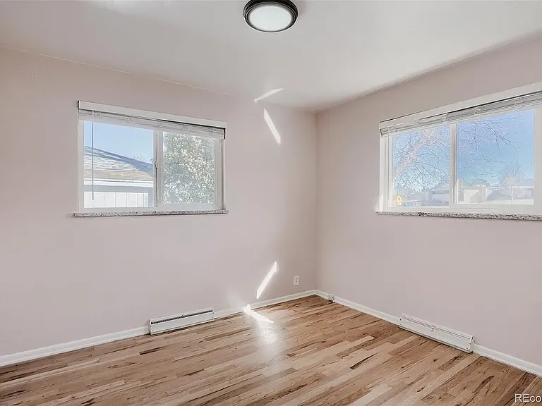 10 Teller St — Photo 7