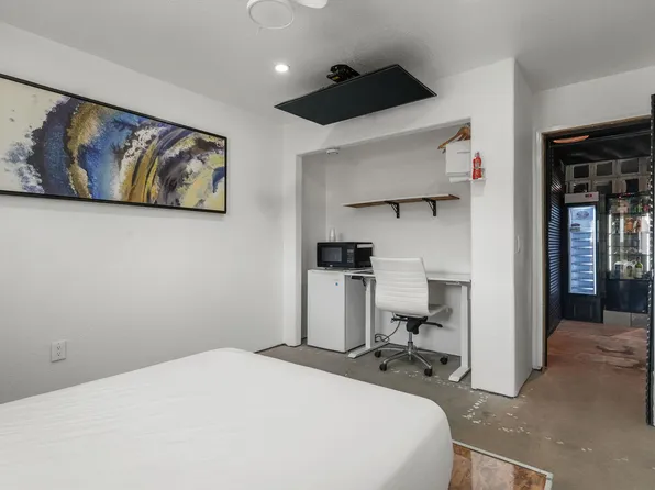 (undisclosed Address), Long Beach, CA 90805