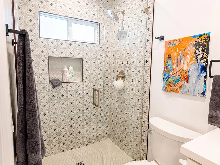 727 W 11th Ave #B — Photo 7