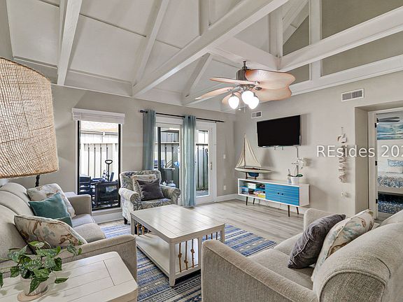 2nd image of 45 Queens Folly Rd APT 624
