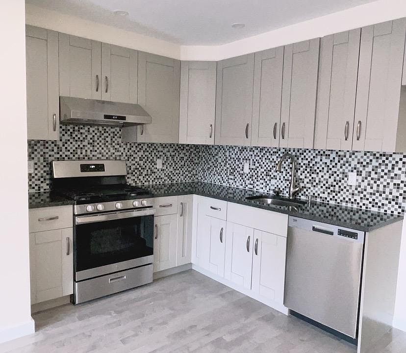 1st image of 136 N Bay 10th St #1