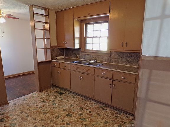 3rd image of 544 Murray St
