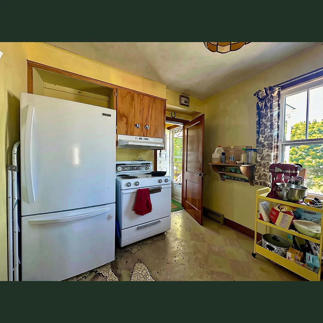 3 bed, 896 sqft, $2,300 — Photo 3