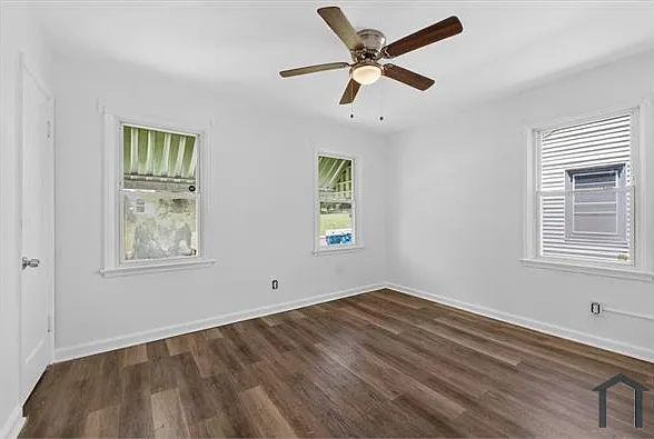 322 Plaza Ave — Photo 12