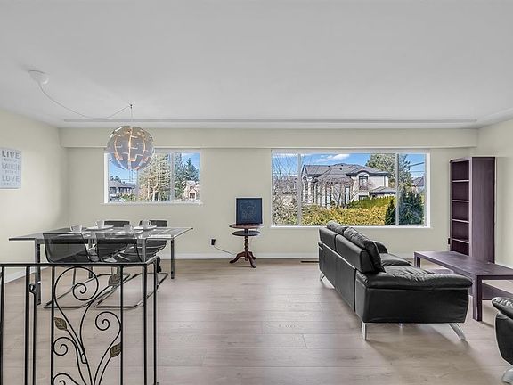 3rd image of 8620 Camden Cres