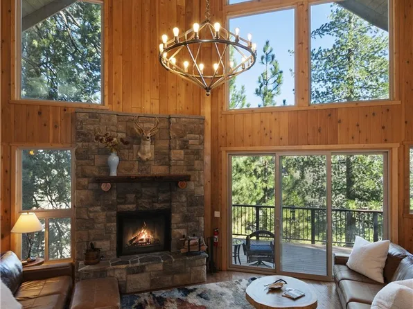 26621 Thunderbird Dr, Lake Arrowhead, CA 92352