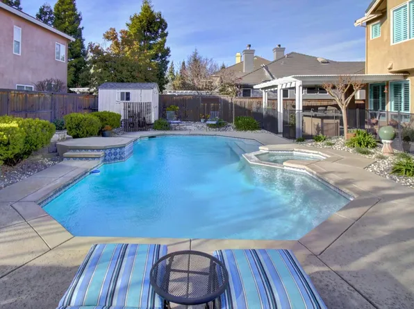 9670 Clipper Cove Pl, Elk Grove, CA 95758