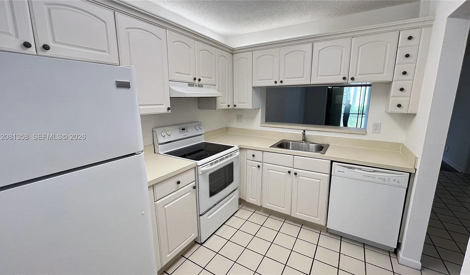 Meadowlakes Gardens Condo — Photo 4