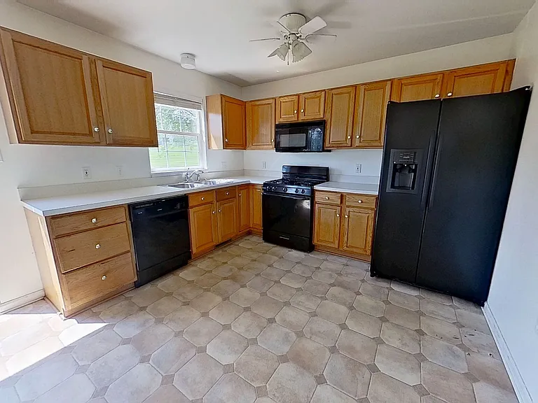 2858 Woodmont Dr — Photo 4