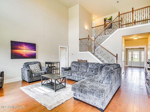 2nd image of 10280 Hutter Rd