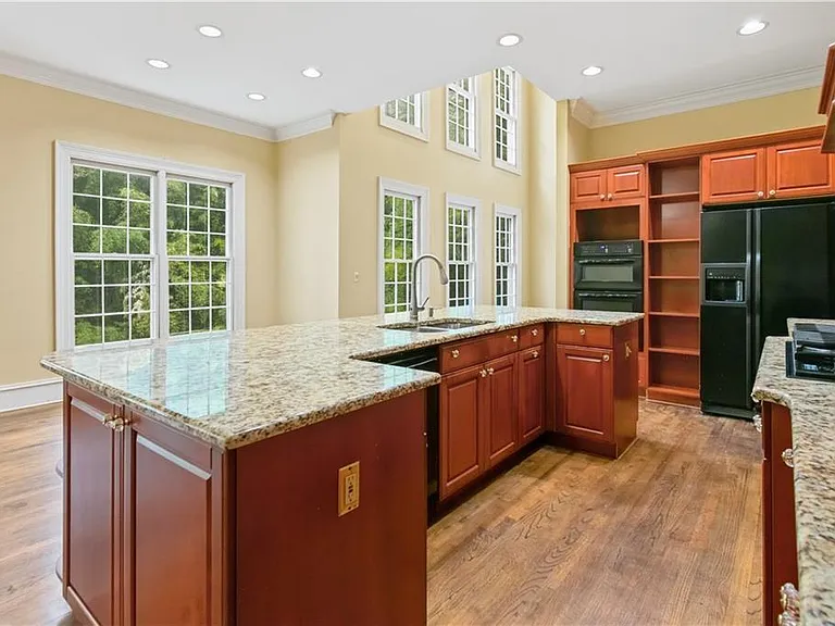 430 W Wesley Rd NW — Photo 21