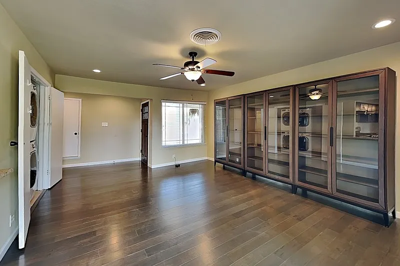 3 bed, 2.0 bath, 1684 sqft, $2,500 — Photo 2