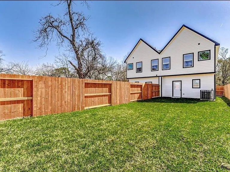 2206 Dolly Wright St #B — Photo 22