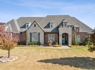 19225 E Twin Creeks Dr, Owasso, OK 74055