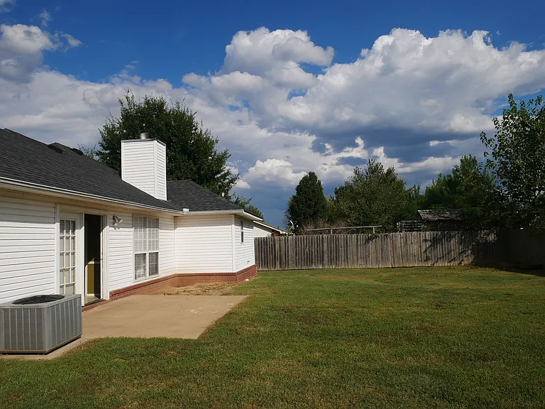 1401 Osage Dr — Photo 12