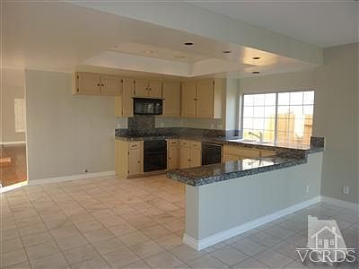 2nd image of 3077 Charlotte St