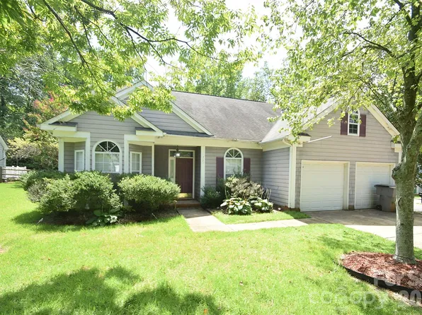 730 Oakbluff Cir, Charlotte, NC 28216