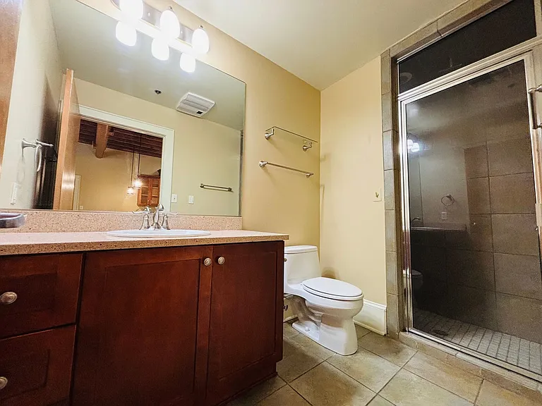 2 Bedroom, 1 Bath Apartment — Photo 7