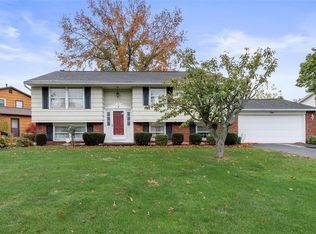 5 Eileen Cir, Rochester, NY 14616