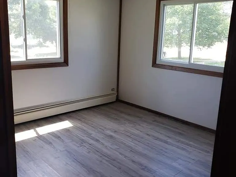 513 1st Ave — Photo 3