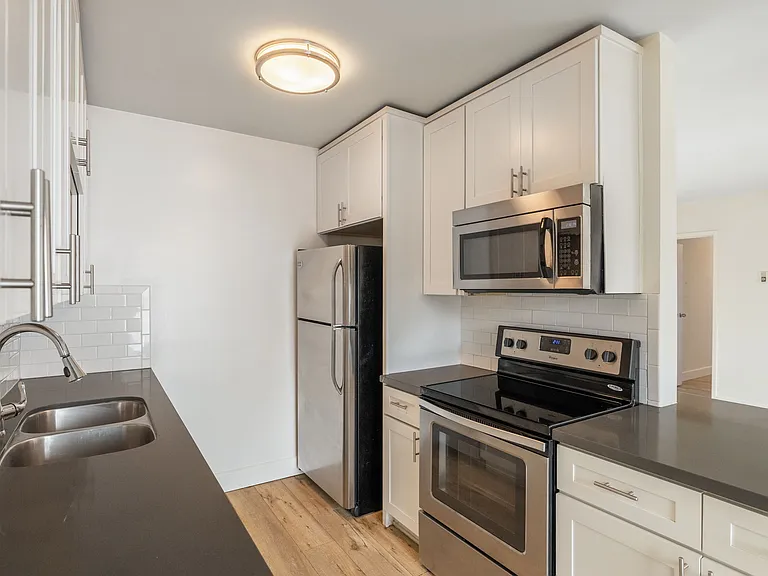 431 Indiana Street — Photo 2