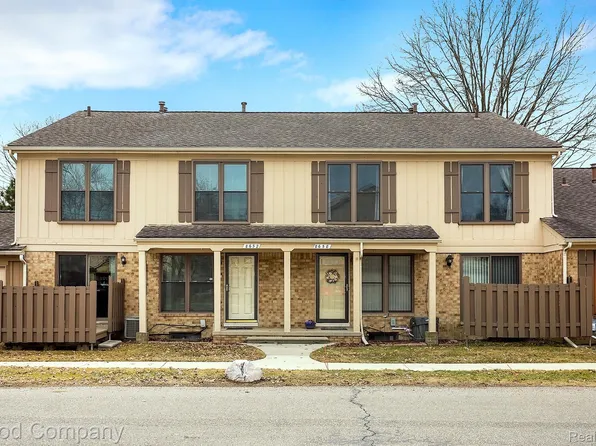 8658 Edgewater Ln, Warren, MI 48093