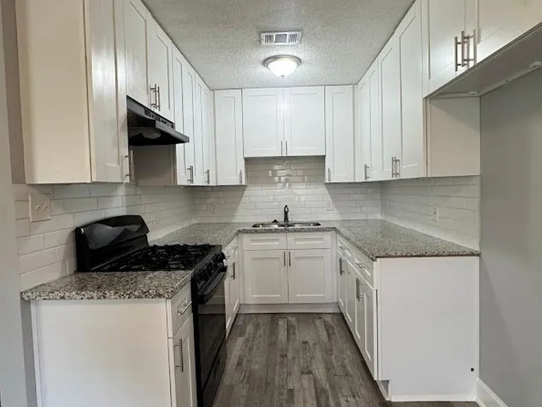 1819 Lincoln Dr — Photo 10