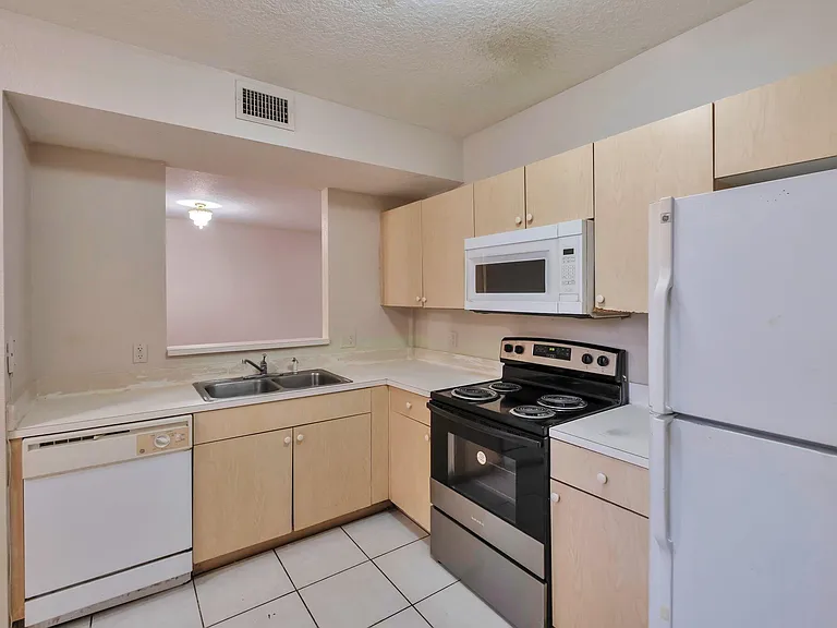 1103 Golden Lakes Blvd #1013 — Photo 26