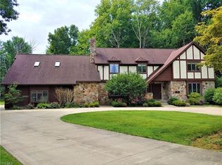 492 Laurelbrook Dr, Chagrin Falls, OH 44022