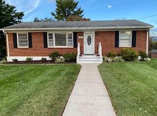 1030 Ridgecrest Dr, Roanoke, VA 24019