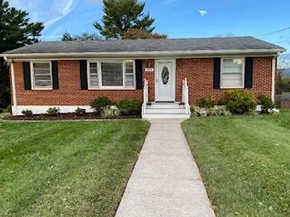 1030 Ridgecrest Dr, Roanoke, VA 24019