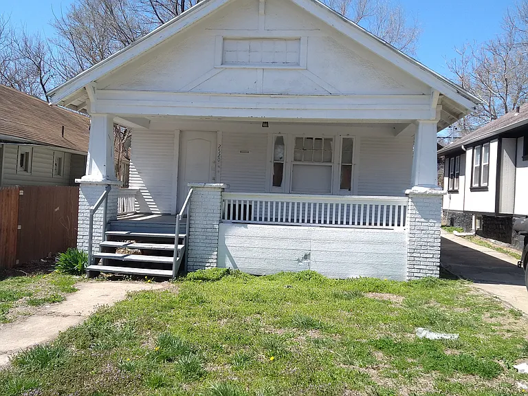 2520 Lister Ave — Photo 1