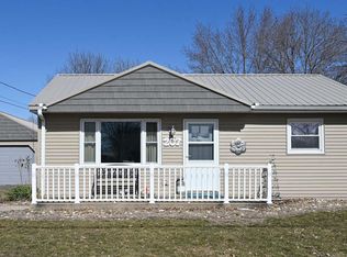 207 W Acers St, Manchester, IA 52057