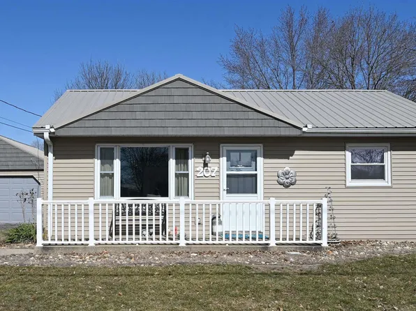 207 W Acers St, Manchester, IA 52057