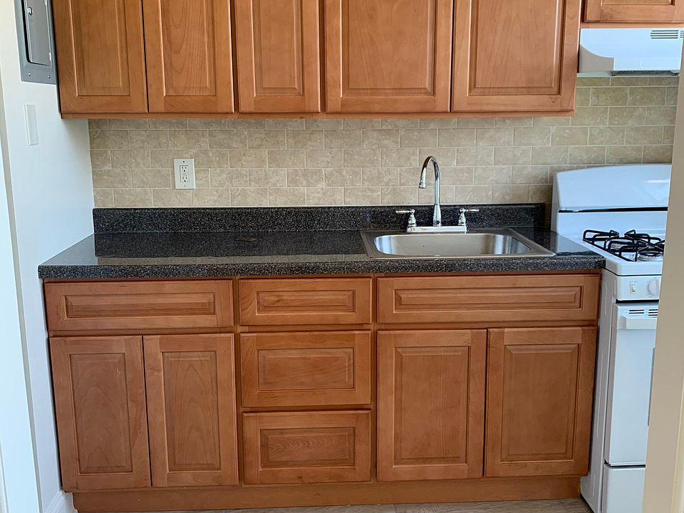 1st image of 17 Centre St APT E