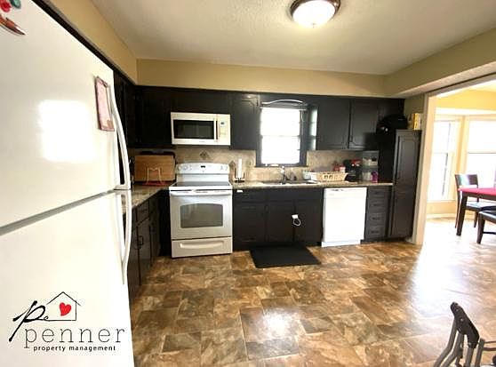 4th image of 200 NE Noeleen Ln