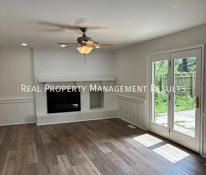 5041 E Sherwood Dr — Photo 2